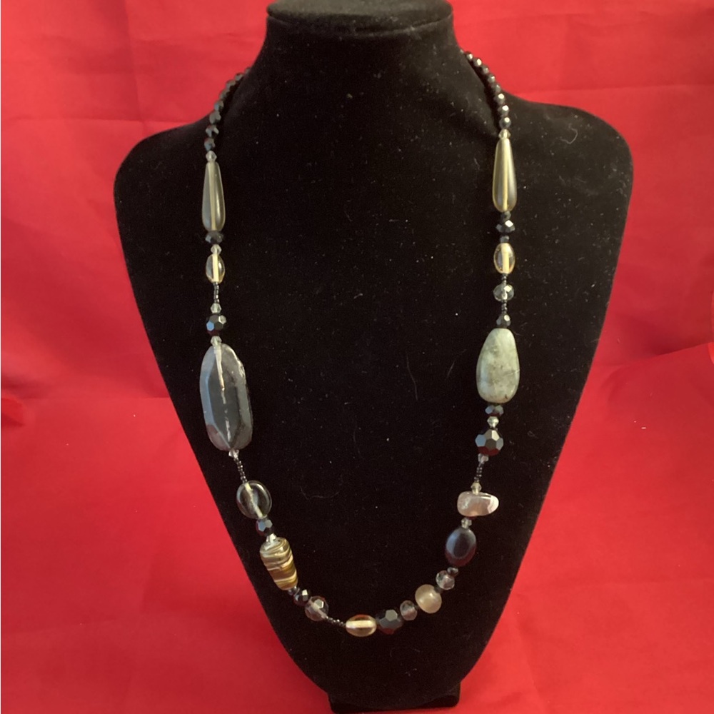 Stone and glass beads necklace